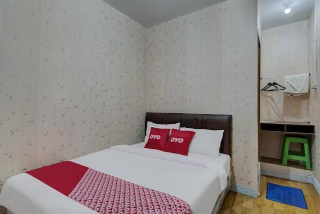 Super Oyo Capital O 3198 Sukomanunggal Inn Surabaya Exterior foto