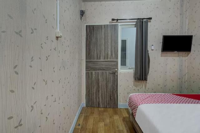 Super Oyo Capital O 3198 Sukomanunggal Inn Surabaya Exterior foto