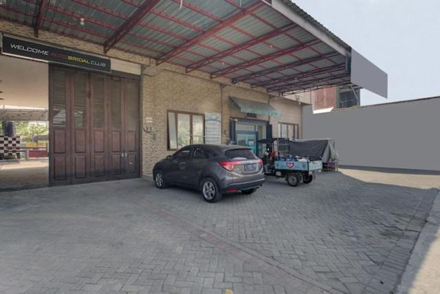 Super Oyo Capital O 3198 Sukomanunggal Inn Surabaya Exterior foto